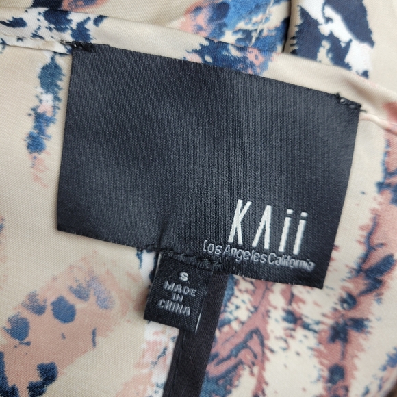 NWT Beautiful Faux Wrap Blouse - Picture 11 of 16